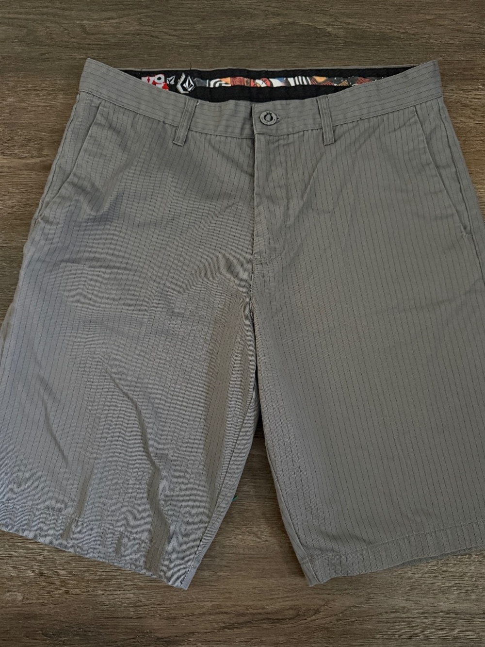 Volcom Stone pinstripe shorts men's size 33 gray chino pockets